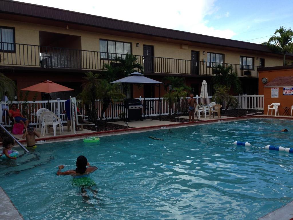 Americas Best Value Inn North Port Eksteriør billede